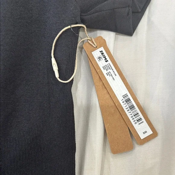 SKIMS Contour Nylon T-shirt - Picture 3 of 4